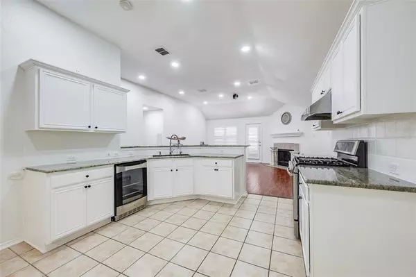 Grand Prairie, TX 75052,939 Wood Brook Drive