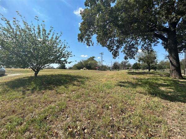 301 Cottonwood Street,  Comanche,  TX 76442