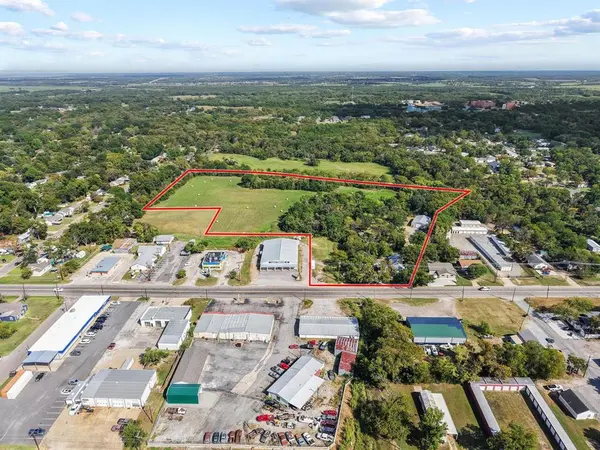 Bonham, TX 75418,1604 N Center