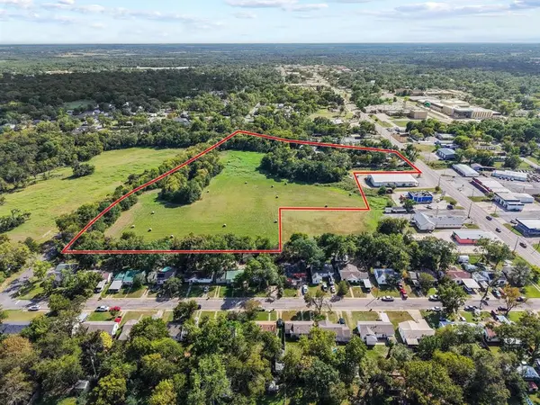 Bonham, TX 75418,1604 N Center