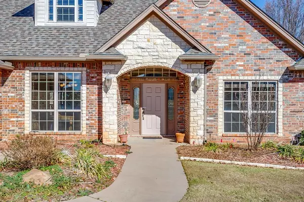 Granbury, TX 76049,2300 E Emerald Bend