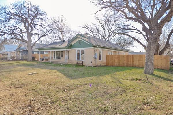 517 W Lamar Street, Alvord, TX 76225