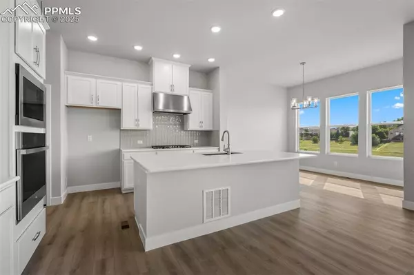 Colorado Springs, CO 80918,4585 Peak Crest VW