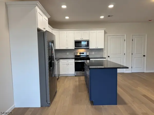 Belleville Twp., NJ 07109,188 Heckel St #2