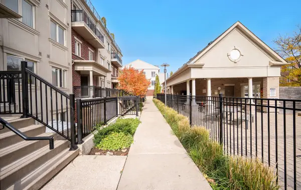 Toronto C07, ON M2R 0A5,15 Coneflower CRES #240