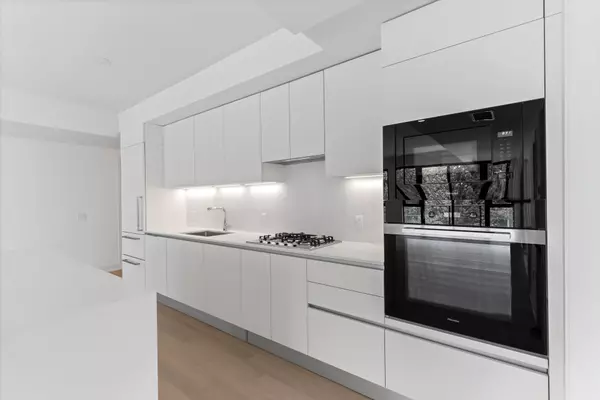 Toronto C10, ON M4P 1Z8,200 Keewatin AVE #304