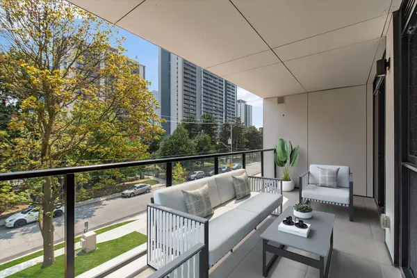 Toronto C10, ON M4P 1Z8,200 Keewatin AVE #304