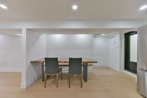 Toronto C01, ON M6J 2H9,25 Palmerston AVE #Bsmt