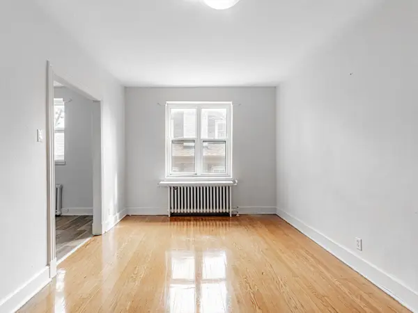 Toronto C02, ON M4V 2A6,1 Mallory GDNS #34