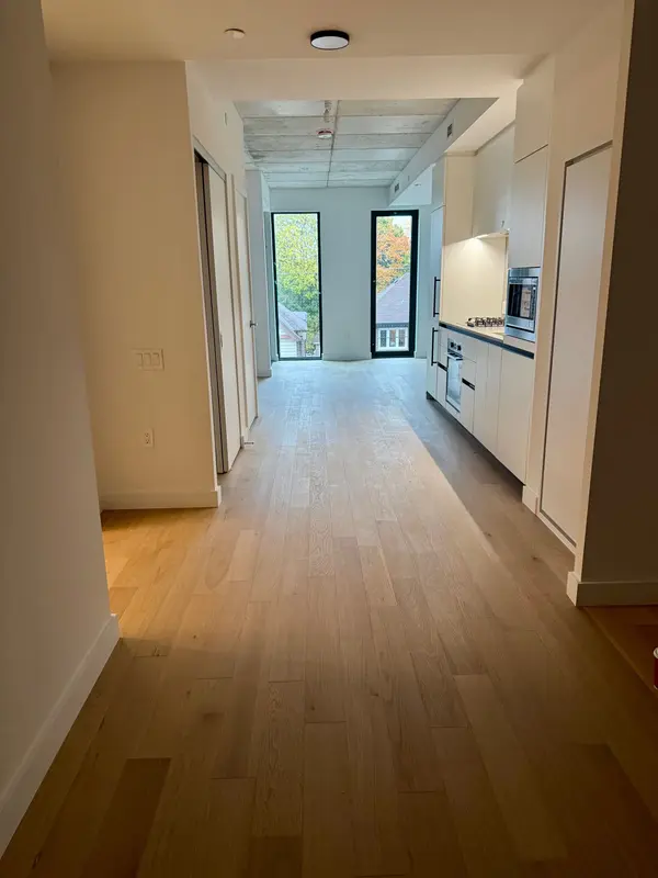 Toronto C10, ON M4G 3C4,1720 Bayview AVE N #301