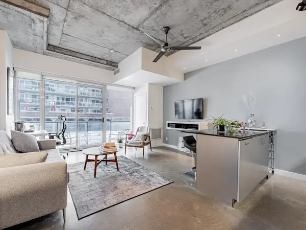 Toronto E01, ON M4M 2S3,201 Carlaw AVE #502