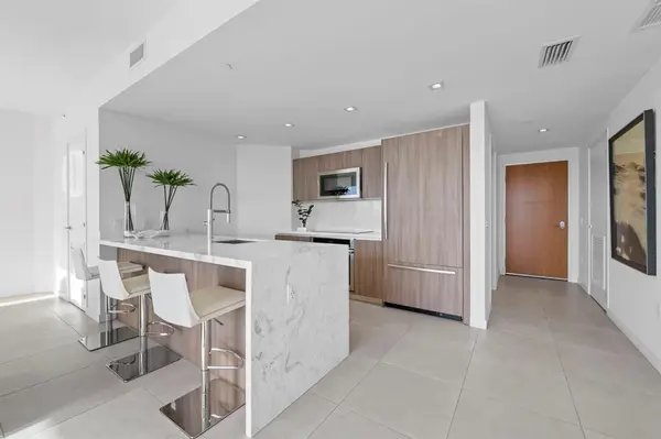 Fort Lauderdale, FL 33304,401 N Birch Rd #607