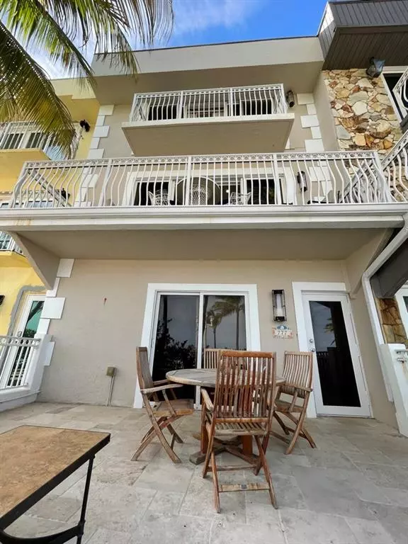 Hollywood, FL 33019,777 S Surf Rd