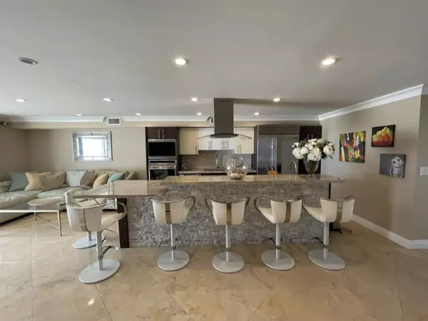 Hollywood, FL 33019,777 S Surf Rd