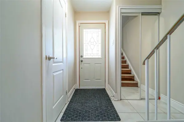 Brampton, ON L6S 1R5,7 Hollyhedge CT