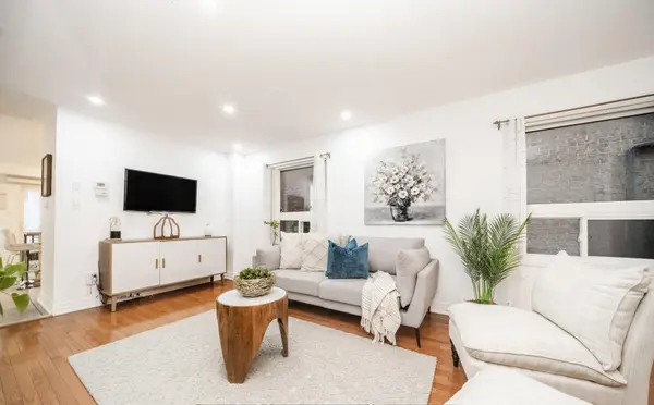 Brampton, ON L7A 2A9,36 Roxton CRES N