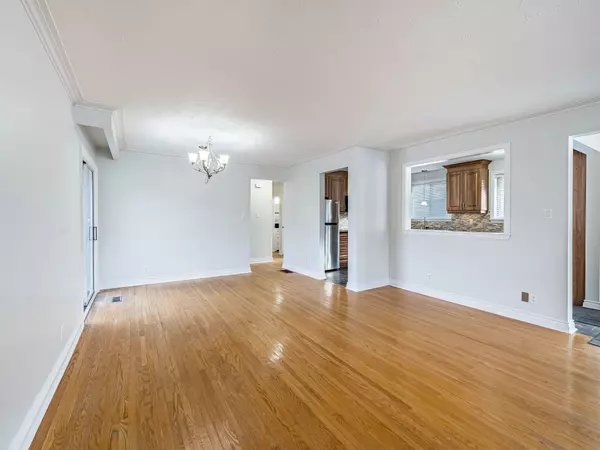 Toronto W10, ON M9V 2E1,98 Mount Olive DR