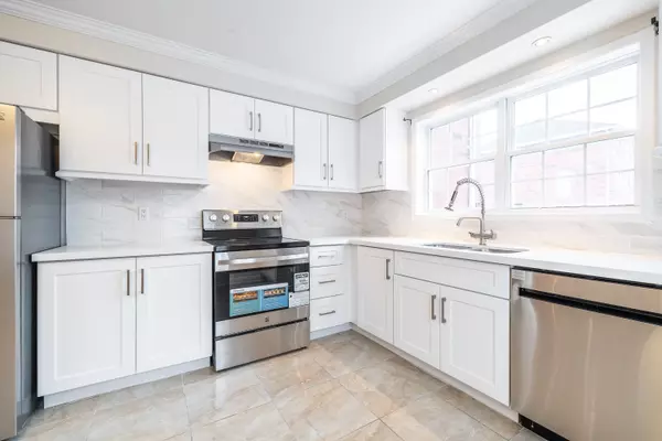 Mississauga, ON L5N 7T4,6860 Meadowvale Town Centre CIR #8