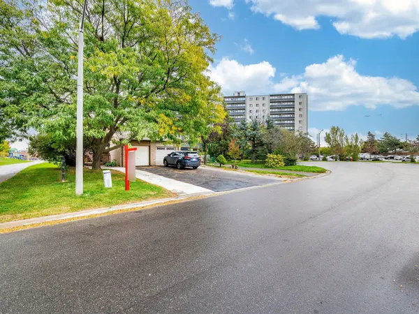 Brampton, ON L6W 3R8,35 Scottsdale CT