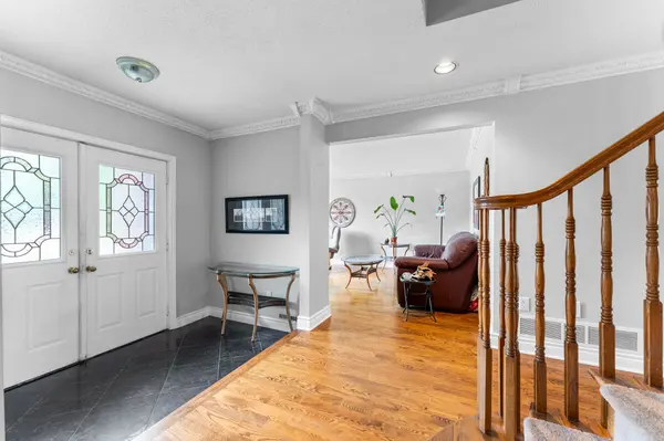 Barrhaven, ON K2J 2Y4,16 Sagamore CT