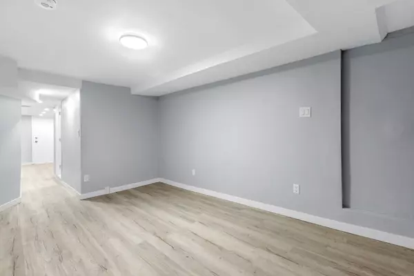 West Centre Town, ON K1R 6R6,883 Somerset ST W