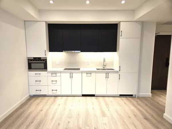 Kitchener, ON N2G 1E5,741 King ST W #1108