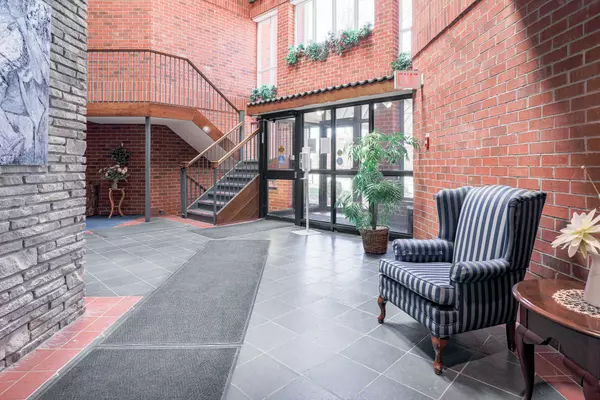 Kawartha Lakes, ON K9V 5Z2,4 Heritage WAY #309