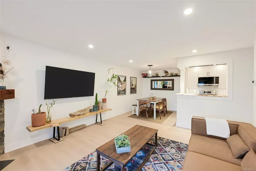 3255 Glasgow Ave #311, Saanich, BC V8X 4S4