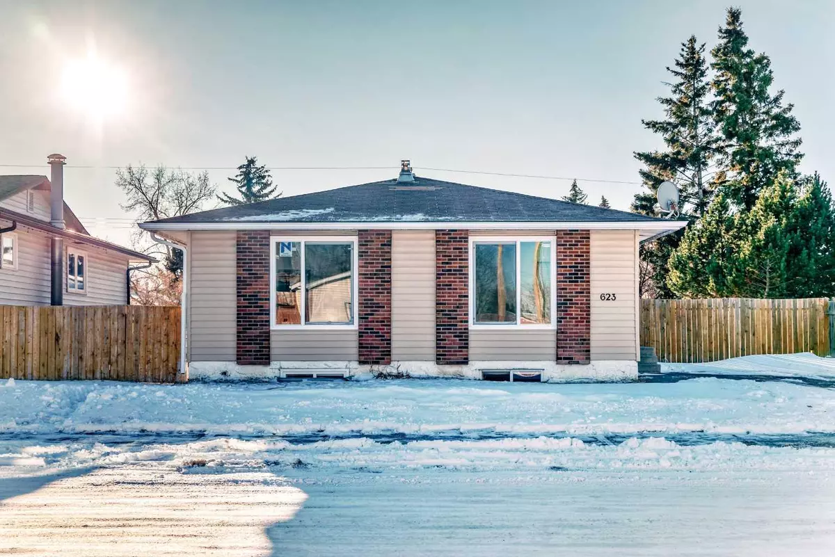 Calgary, AB T2A 4M7,623 Madeira DR NE