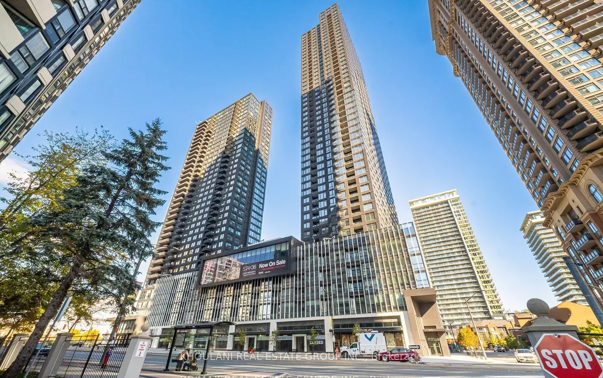 Mississauga, ON L5B 0P6,395 Square One DR #4303