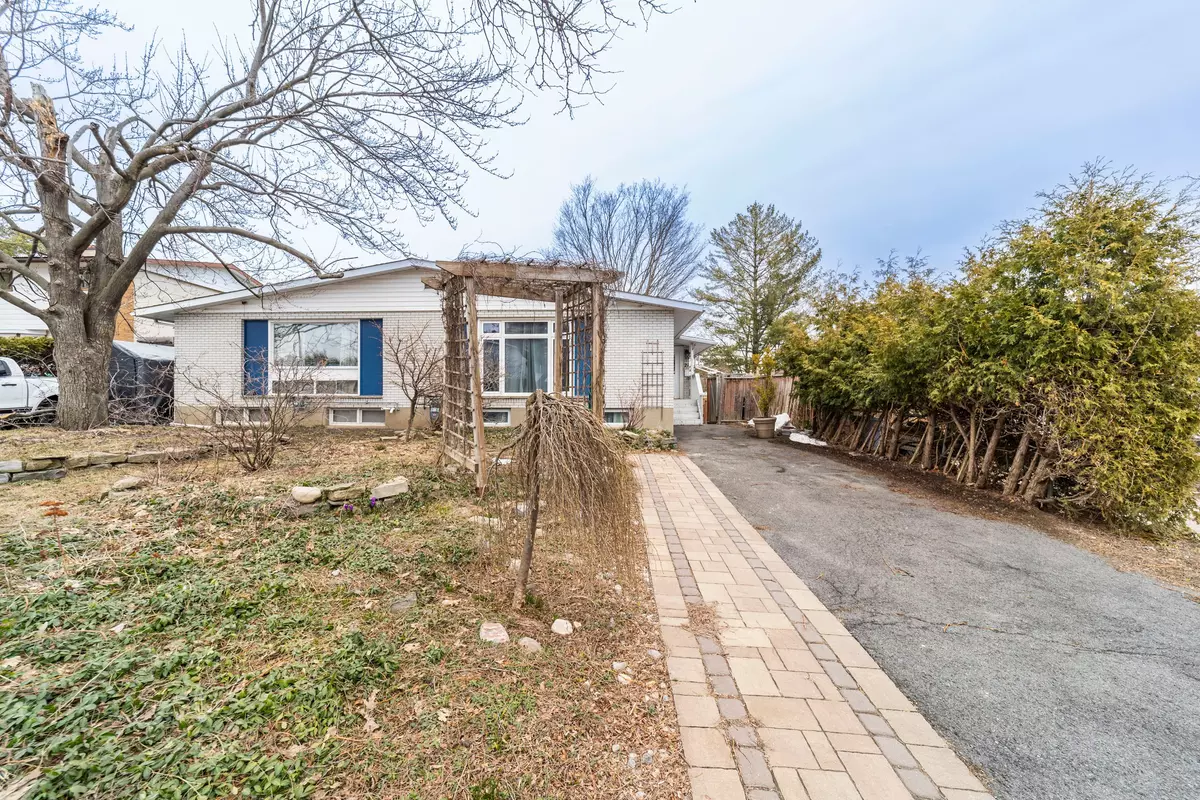 Cityview - Parkwoods Hills - Rideau Shore, ON K2E 5R4,21 SOUTHVIEW CRES