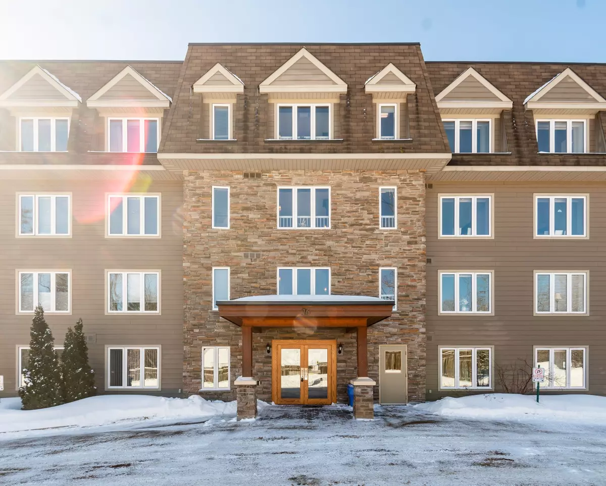 Huntsville, ON P1H 0A4,26 Dairy LN #405