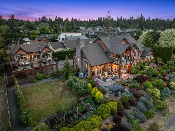 3943-3941 Marine Dr, Royston, BC V0R 2V0