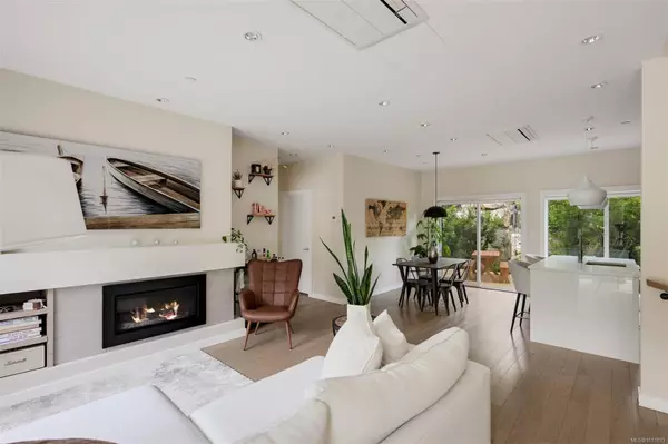 Langford, BC V9B 0V5,1454 Bear Mountain Pkwy #104