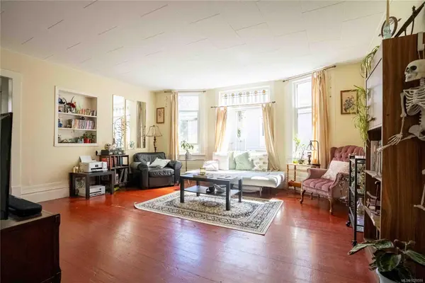 Victoria, BC V8T 4H5,2329 Dowler Pl