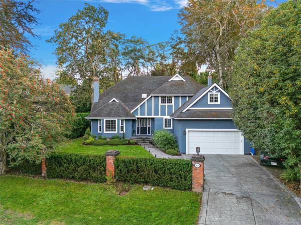 2023 Runnymede Ave, Oak Bay, BC V8S 2V5