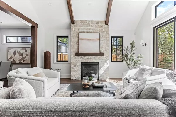 Oak Bay, BC V8S 2W1,2189 BeaverBrooke St