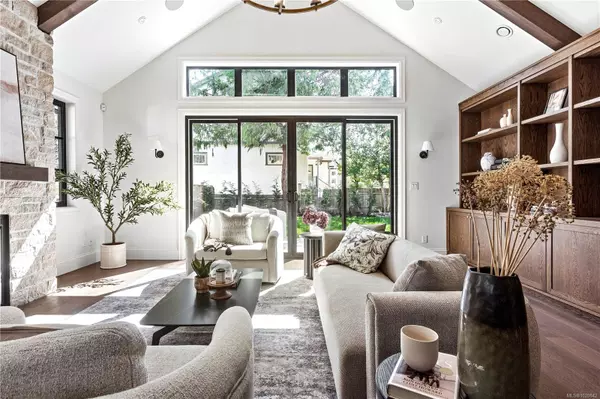 Oak Bay, BC V8S 2W1,2189 BeaverBrooke St