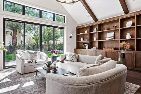 Oak Bay, BC V8S 2W1,2189 BeaverBrooke St