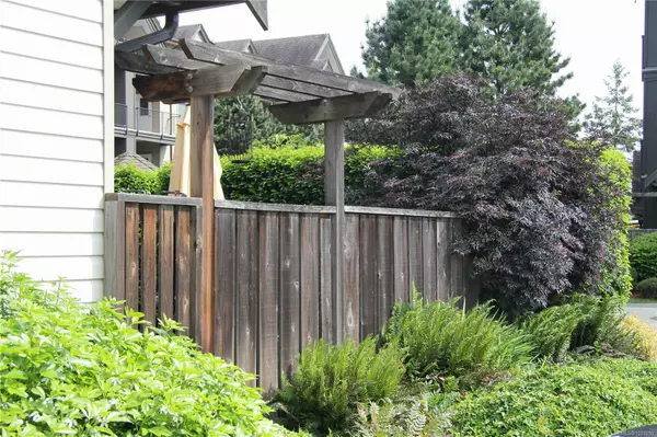 Nanaimo, BC V9S 2N2,2115 Meredith Rd #106