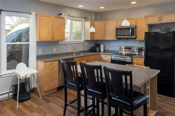 Victoria, BC V8T 1A2,948 Mason St