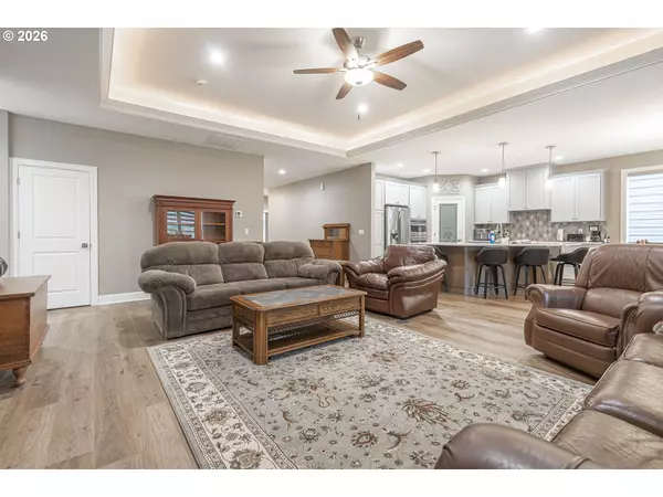 Dallas, OR 97338,425 NW CRATER LAKE DR