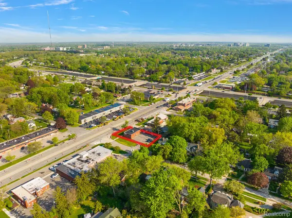 27241 SOUTHFIELD RD, Lathrup Village, MI 48076