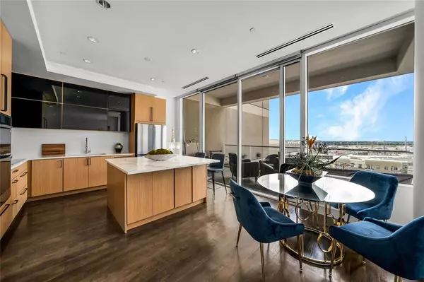 Dallas, TX 75219,2408 Victory Park Lane #832