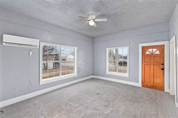 Bangs, TX 76823,102 E Fitzgerald Street