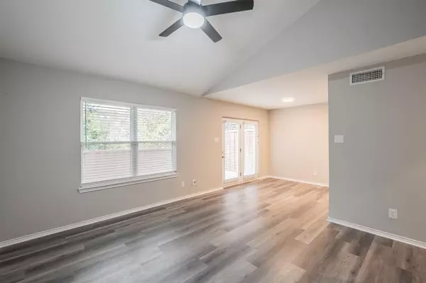 Benbrook, TX 76109,5662 Cedar Creek Drive