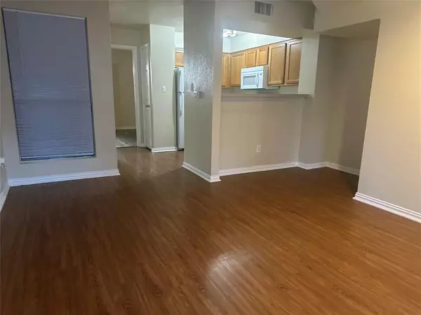 Dallas, TX 75243,9817 Walnut Street #213