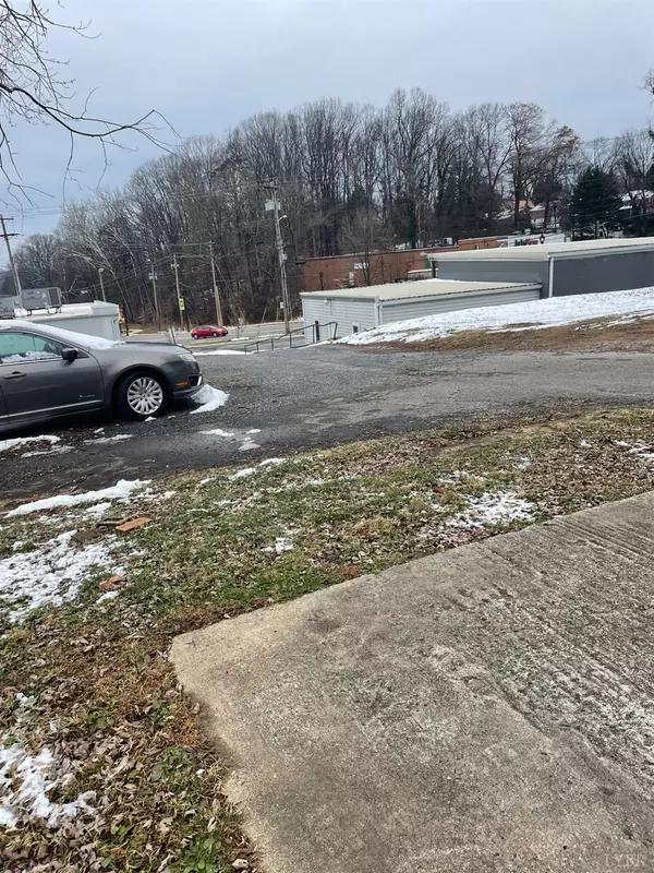 Lynchburg, VA 24501,209 College DR