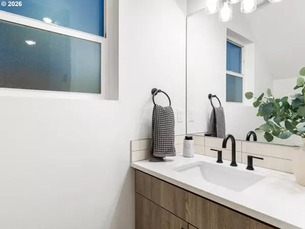 Portland, OR 97203,8328 N Bank ST