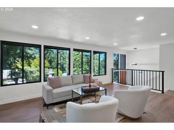 Eugene, OR 97405,396 BRAE BURN DR